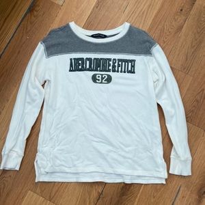 white abercrombie crewneck